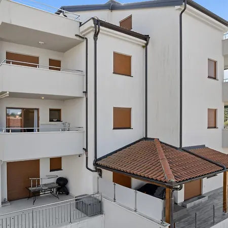 Apartment Jabuka 2 *
